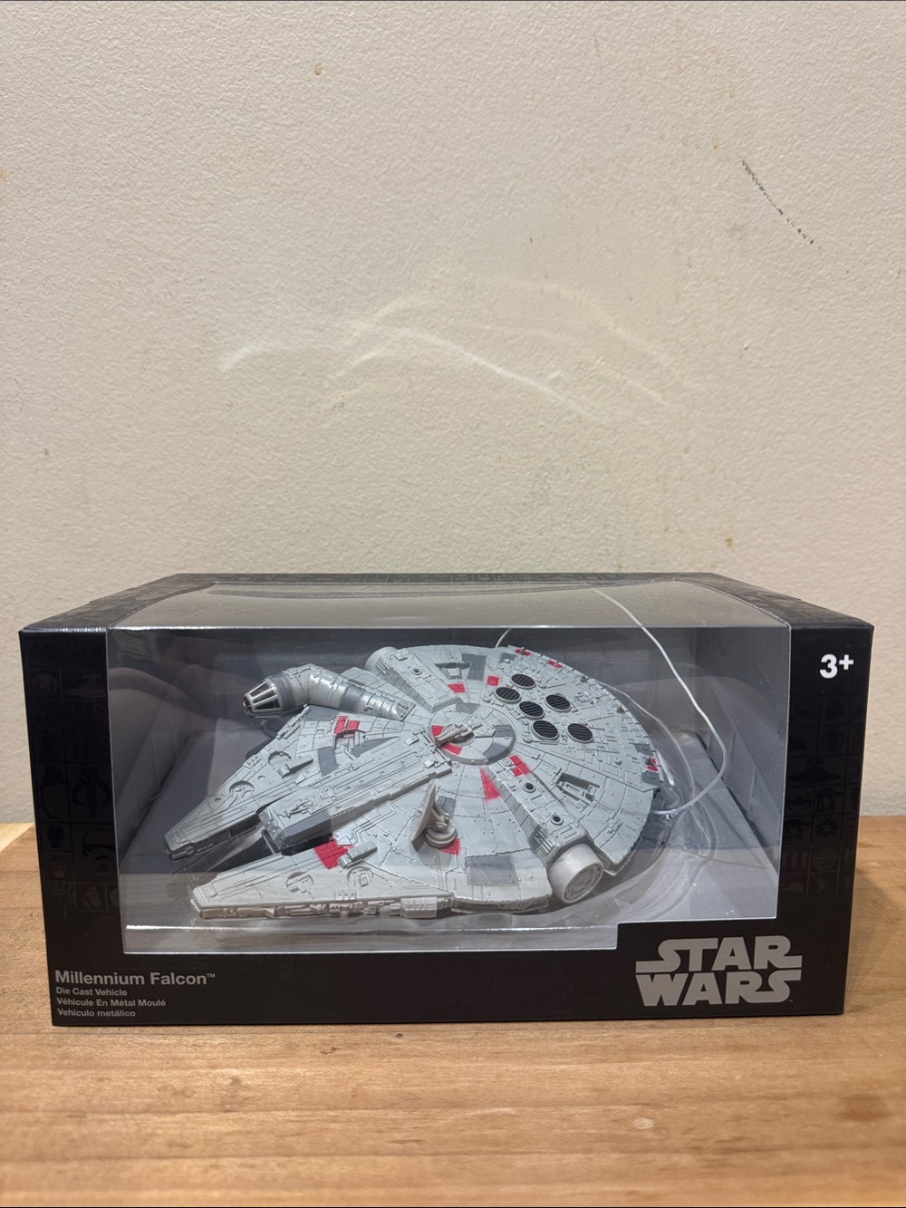 Disney Star Wars Millennium Falcon die cast vehicle 7.5" long new in box